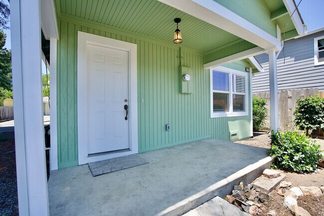 2731-2735 Marin St Napa, CA 94558 photo 2