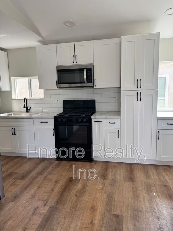 2776 Vista Way National City, CA 91950 photo 3