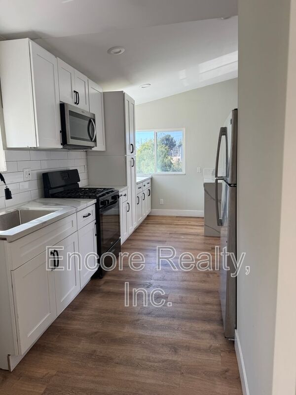 2776 Vista Way National City, CA 91950 photo 4
