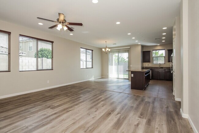 12103 W Hide Trail Peoria, AZ 85383 photo 4