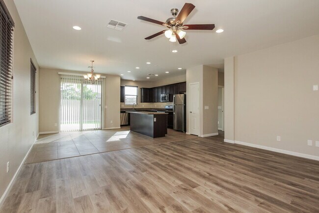 12103 W Hide Trail Peoria, AZ 85383 photo 3