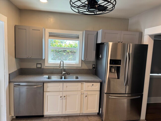 3670 Landis St San Diego, CA 92104 photo 2