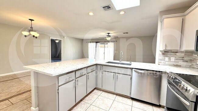 538 W Oxford Dr Tempe, AZ 85283 photo 4