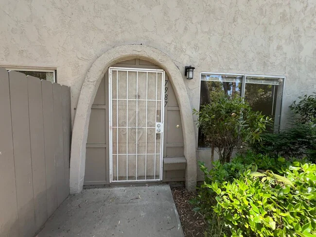 7987 Camino Huerta San Diego, CA 92122 photo 3
