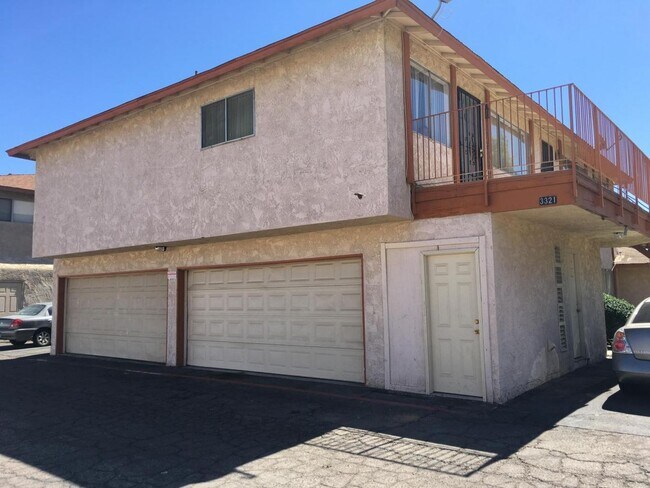 3315 W Loma Ln Phoenix, AZ 85051 photo 2