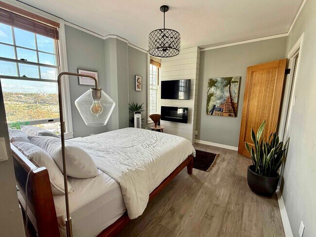 702 Ash St San Diego, CA 92101 photo 3