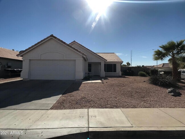 381 E Bart Dr Chandler, AZ 85225 photo 2