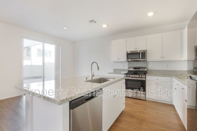 36644 Desert Tortoise Rd Murrieta, CA 92563 photo 4