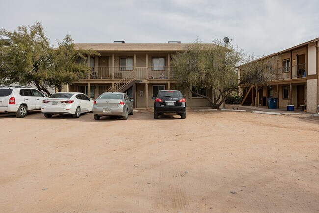127 S Outpost Rd Apache Junction, AZ 85119 photo 2