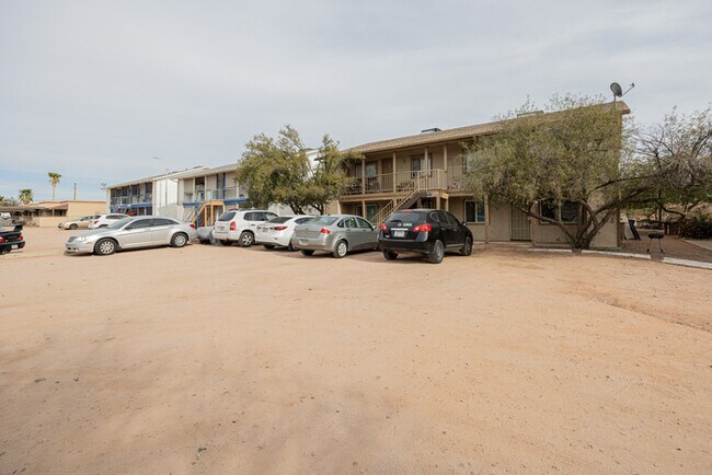 127 S Outpost Rd Apache Junction, AZ 85119 photo 3