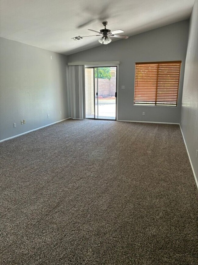 529 E Cantebria Dr Gilbert, AZ 85296 photo 5