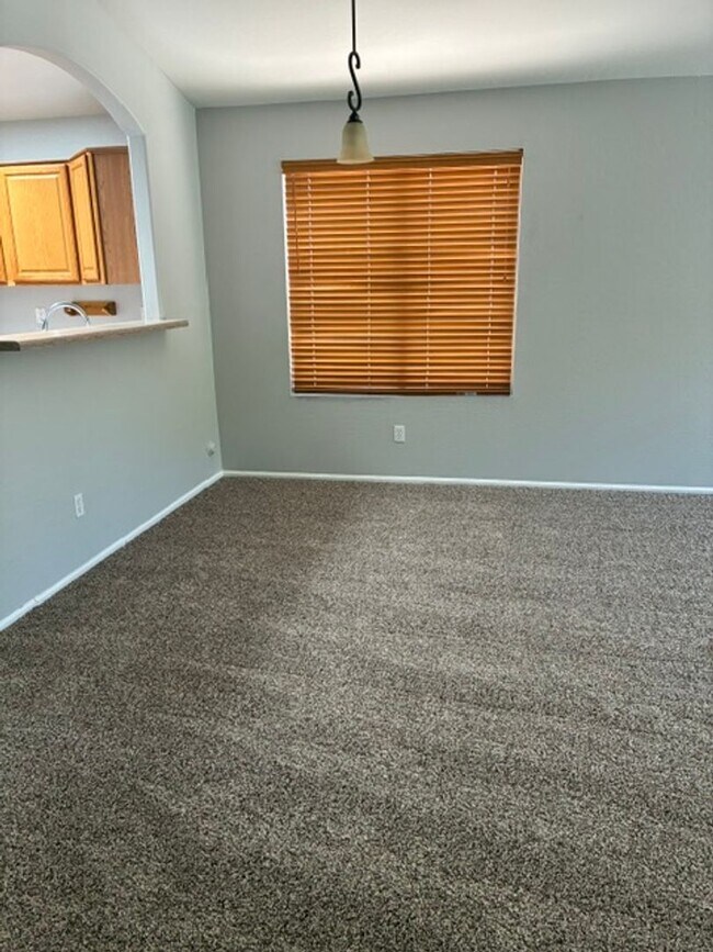 529 E Cantebria Dr Gilbert, AZ 85296 photo 4