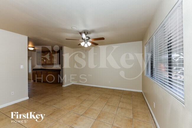 4149 E Hartford Ave photo 4