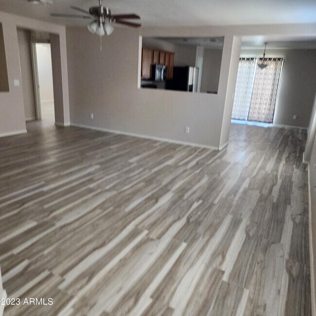 15864 W Evans Dr Surprise, AZ 85379 photo 4