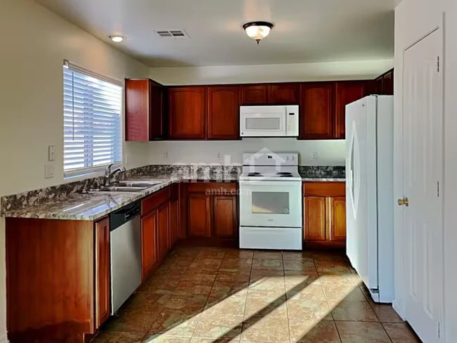 21967 W Sonora St Buckeye, AZ 85326 photo 3
