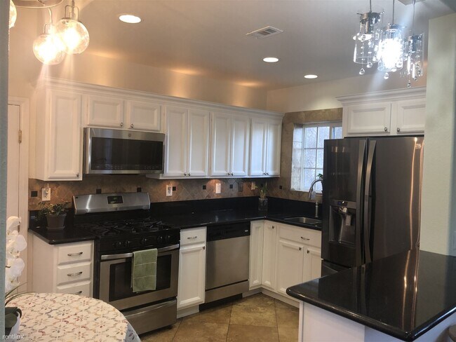 4437 Dwight St San Diego, CA 92105 photo 5