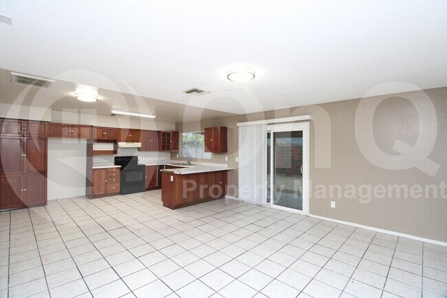 7039 S 45th Pl Phoenix, AZ 85042 photo 3