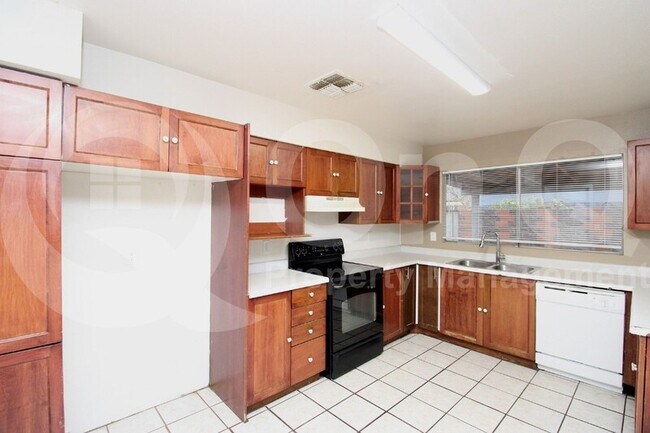 7039 S 45th Pl Phoenix, AZ 85042 photo 2