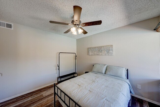 5124 W Harmont Dr Glendale, AZ 85302 photo 3