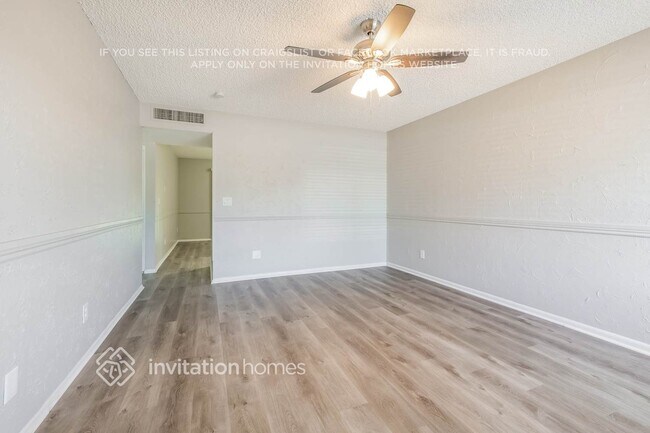3223 W Acapulco Ln Phoenix, AZ 85053 photo 2
