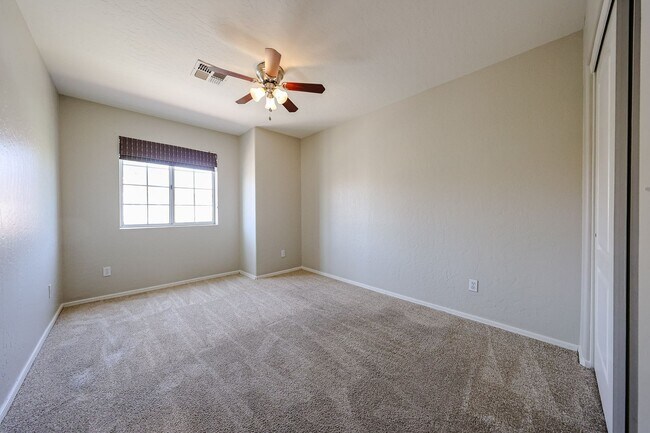 9447 S 51st St Phoenix, AZ 85044 photo 3