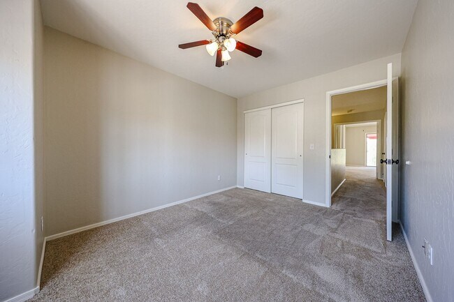 9447 S 51st St Phoenix, AZ 85044 photo 4