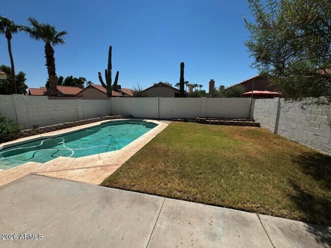 4053 E Woodland Dr photo 3