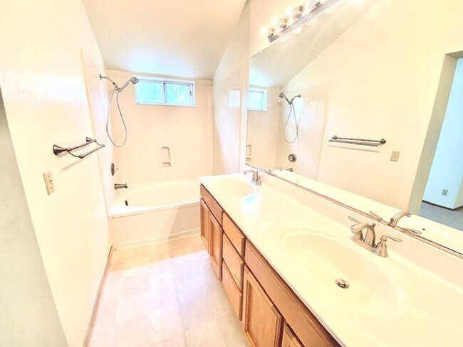 7449 Oxford Cir Dublin, CA 94568 photo 2