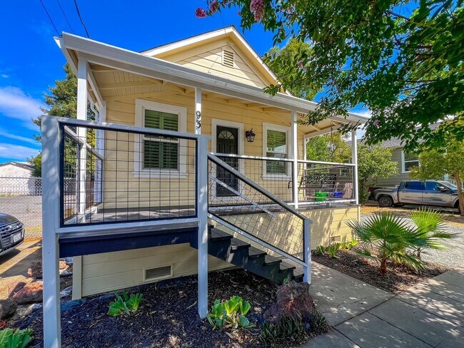 934 Clinton St Napa, CA 94559 photo 2