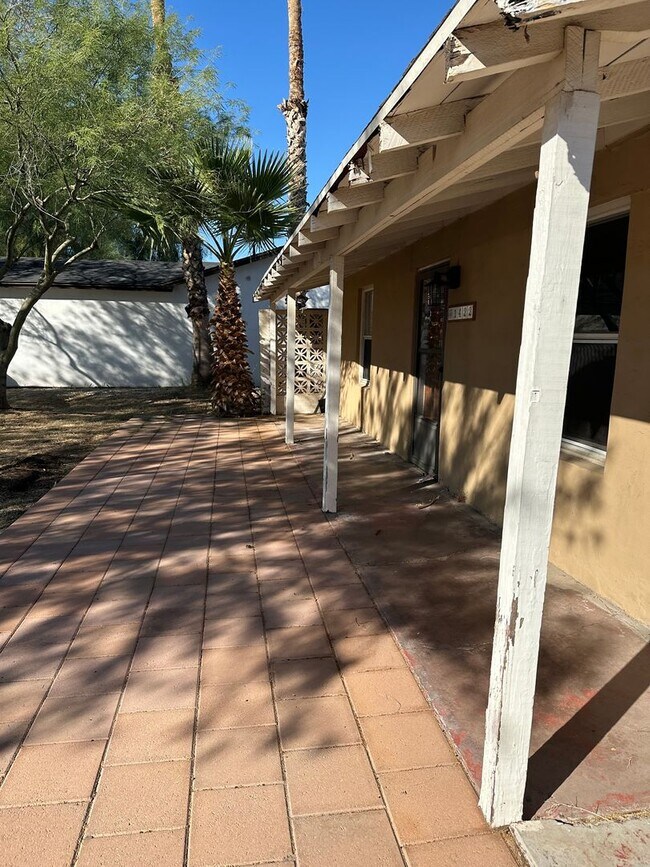 1422 E Weldon Ave Phoenix, AZ 85014 photo 2