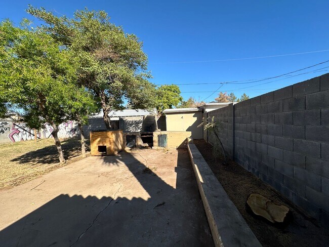 1422 E Weldon Ave Phoenix, AZ 85014 photo 4