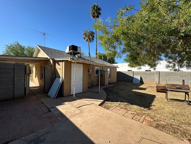 1422 E Weldon Ave Phoenix, AZ 85014 photo 3