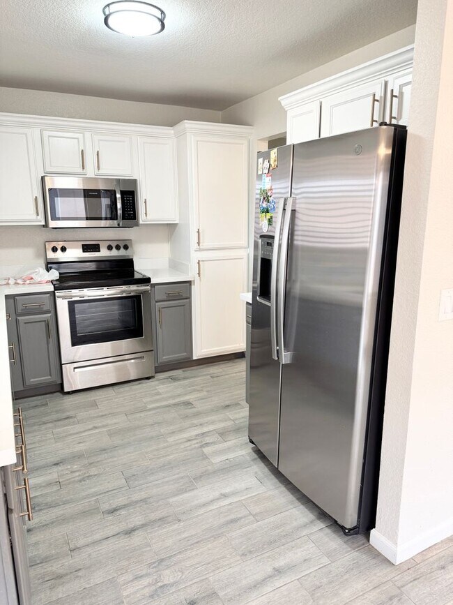 4316 N 107th Ln Phoenix, AZ 85037 photo 4