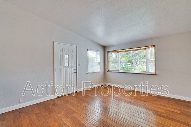 1125 Burgoyne St Mountain View, CA 94043 photo 4