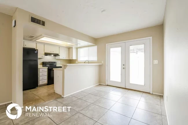2833 E Beck Ln Phoenix, AZ 85032 photo 4