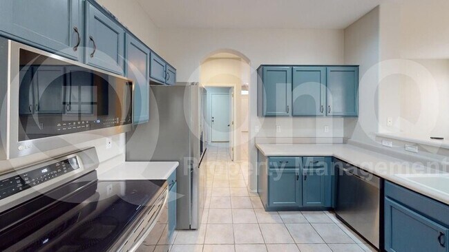 15919 W Hearn Rd Surprise, AZ 85379 photo 3