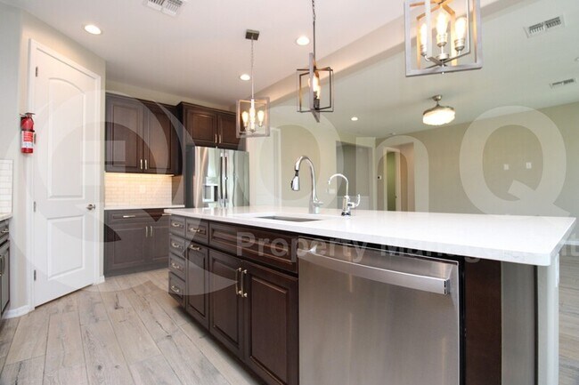 220 S 157th Ln Goodyear, AZ 85338 photo 3
