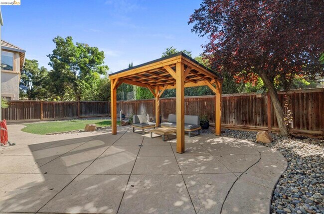 822 Shasta Daisy Dr Brentwood, CA 94513 photo 2
