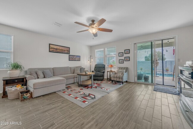 25779 W Hazel Dr photo 4