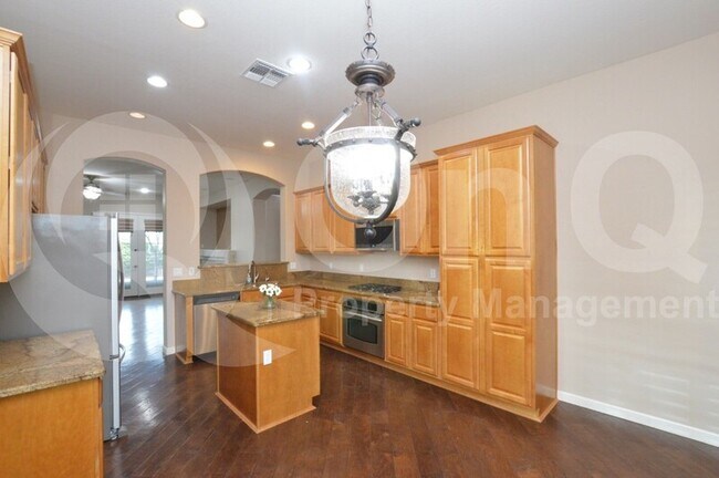 6838 S Pinehurst Dr Gilbert, AZ 85298 photo 3