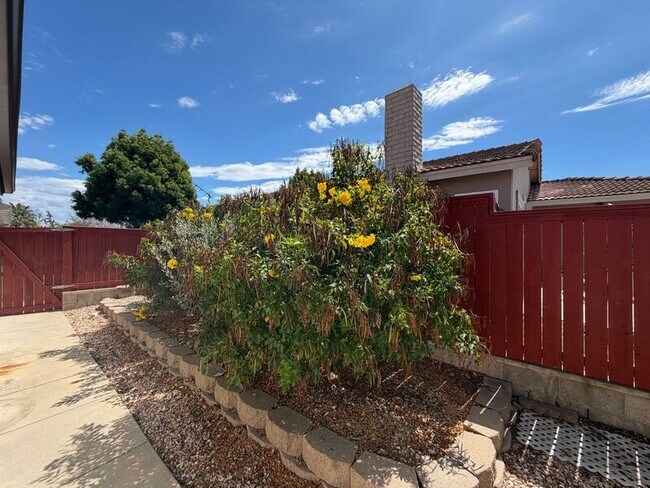 720 Valley Crest Dr Oceanside, CA 92058 photo 2