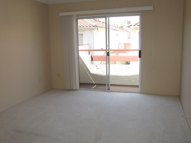 445 Ribbon Beach Way Oceanside, CA 92058 photo 3