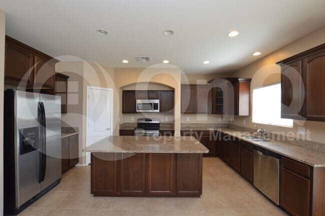 9551 W Harmony Ln Peoria, AZ 85382 photo 4