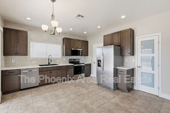 751 E Reflection Pl photo 5