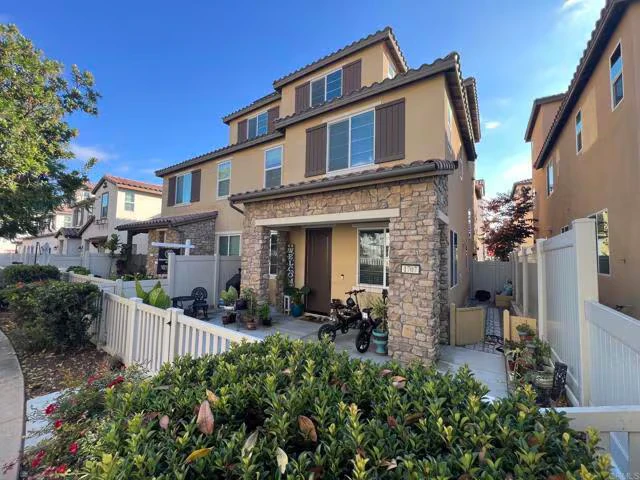 1707 Frangipani Ave Chula Vista, CA 91913 photo 2