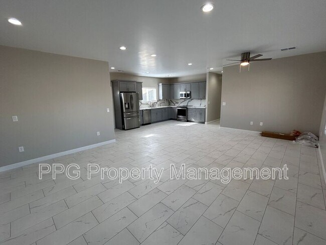 12940 W Tara Ln Surprise, AZ 85374 photo 5