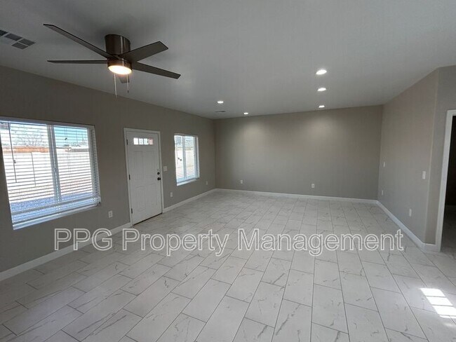 12940 W Tara Ln Surprise, AZ 85374 photo 4