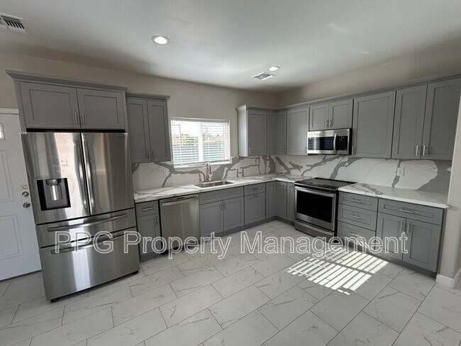 12940 W Tara Ln Surprise, AZ 85374 photo 3
