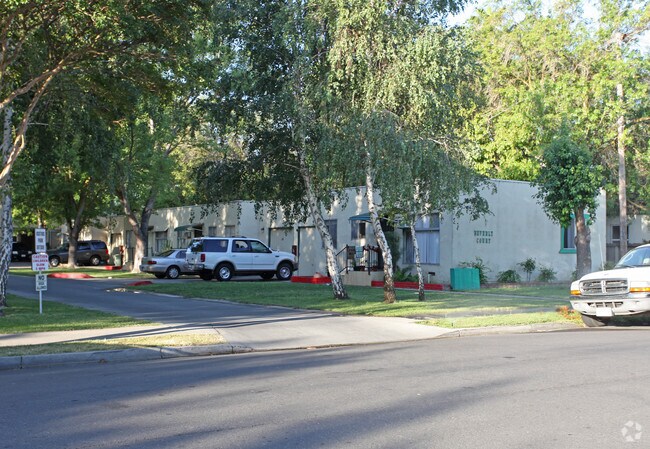 123 W Beverly Pl photo 3
