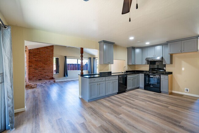 1525 Jasmine Way Morgan Hill, CA 95037 photo 5
